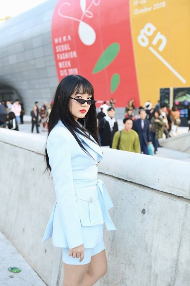 Năm 2018, em vợ Trấn Thành có màn &#34;chào sân&#34; ấn tượng tại &#34;Seoul Fashion Week với gu thời trang sành điệu, thần thái cuốn hút.