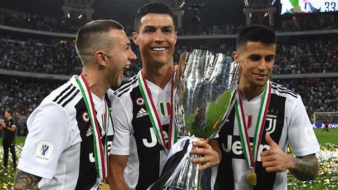 Binh biến Juventus: Ronaldo lấn át, &#34;Tiểu Messi&#34; Dybala sắp cuốn gói - 1