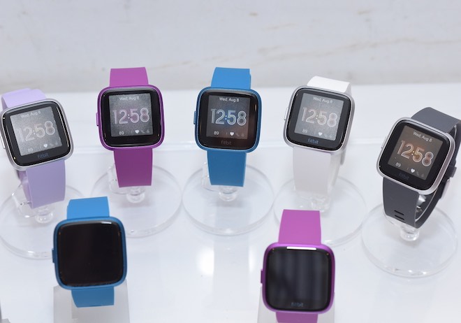 Fitbit công bố loạt đồng hồ thông minh mới đa sắc màu, pin tới 5 ngày - 1