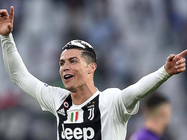 Ronaldo bị siêu mẫu tố điều bẽ bàng: Có bạn gái chỉ là ”vỏ bọc”?