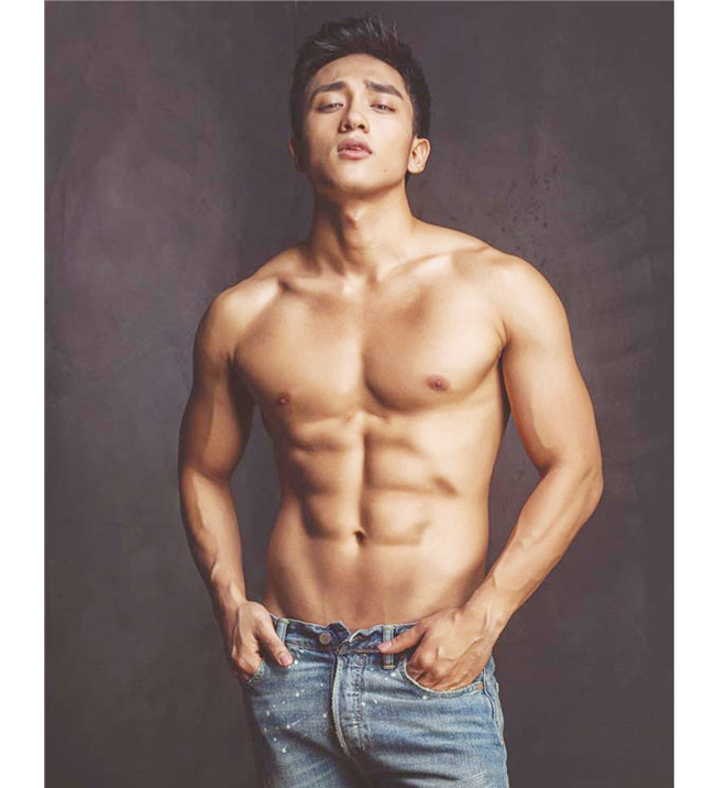 Hữu Vi - Á quân Mister Global 2014 khiến dân tình phát sốt vì sở hữu múi bụng sexy.