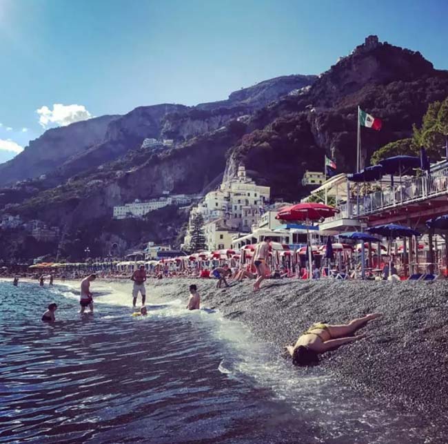 Ảnh chụp trên bãi biển Amalfi.