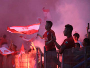 Bóng đá - CĐV Hải Phòng đốt pháo sáng &quot;gây họa&quot; Hàng Đẫy: Fan Hà Nội FC bức xúc