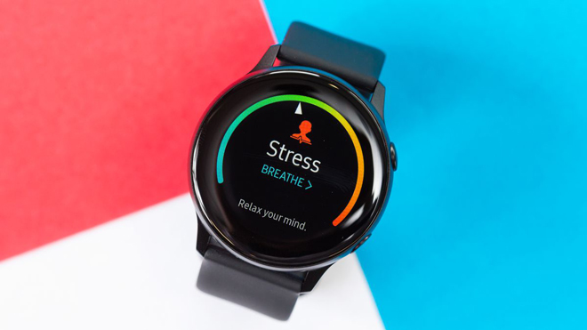 Samsung Galaxy Watch Active: Thiết kế gọn, không bị cấn tay - 7