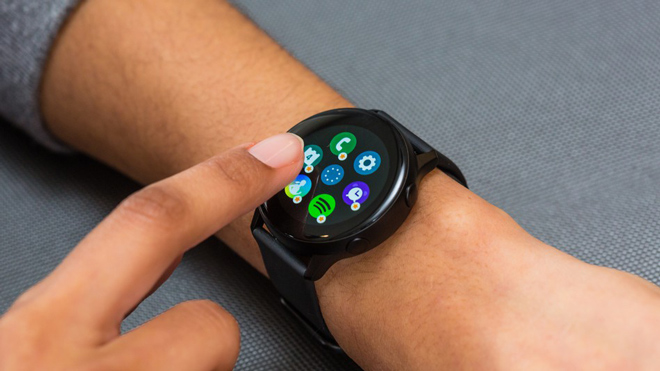 Samsung Galaxy Watch Active: Thiết kế gọn, không bị cấn tay - 6