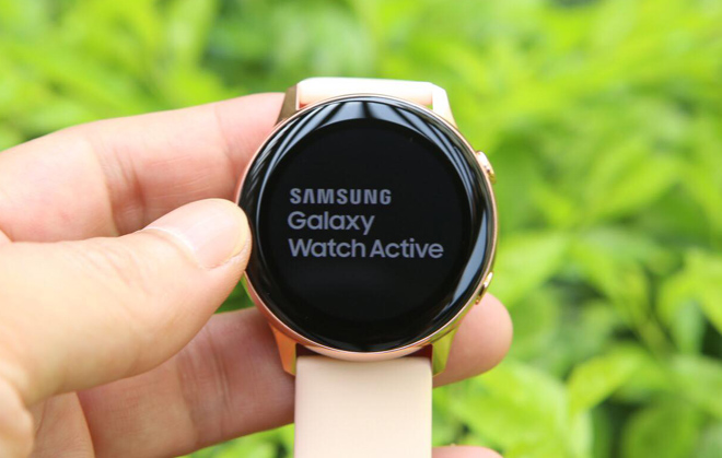 Samsung Galaxy Watch Active: Thiết kế gọn, không bị cấn tay - 8