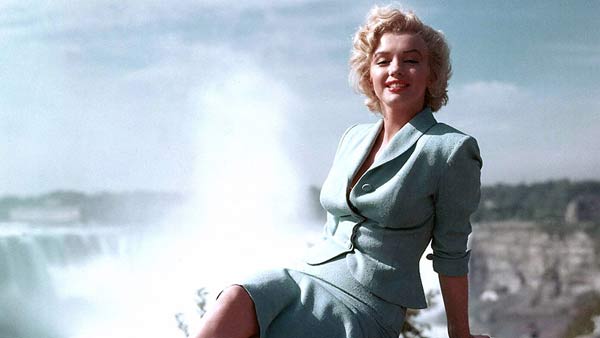 12 khoảnh khắc thời trang sống mãi của &#34;bom sex&#34; Marilyn Monroe - 5