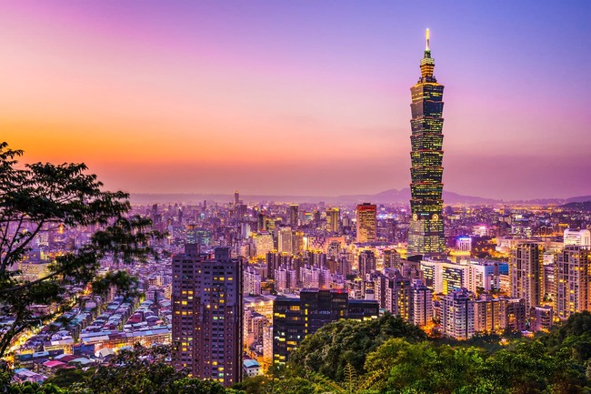Vượt qua tòa tháp đôi Petronas của Malaysia để chiếm ngôi vị quán quân tòa nhà cao nhất thế giới cho đến năm 2010, hay Taipei 101 là niềm kiêu hãnh của Đài Loan.