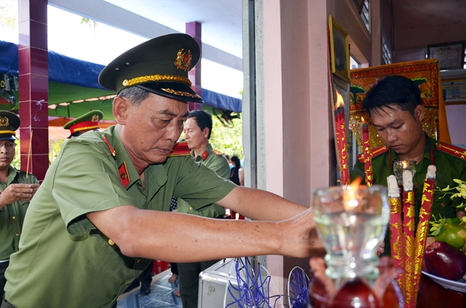 Nghẹn ngào bữa cơm chiều chưa kịp ăn của Phó Công an xã hy sinh trong lúc làm nhiệm vụ - 6