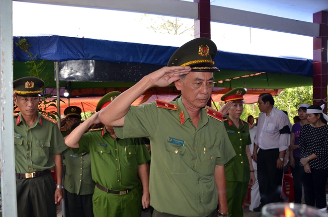 Nghẹn ngào bữa cơm chiều chưa kịp ăn của Phó Công an xã hy sinh trong lúc làm nhiệm vụ - 8