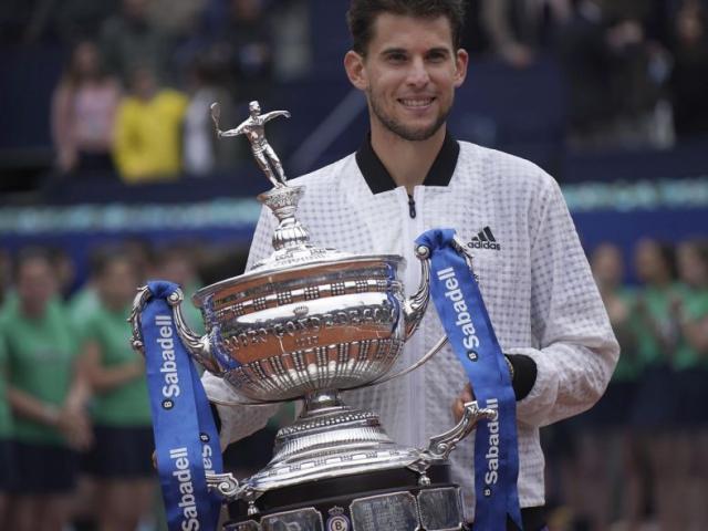 Thiem vô địch Barcelona Open thần tốc, sánh ngang kỳ tích Federer