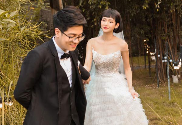 Những bộ váy cưới lộng lẫy, trị giá hàng trăm triệu của sao Việt trong năm  2017