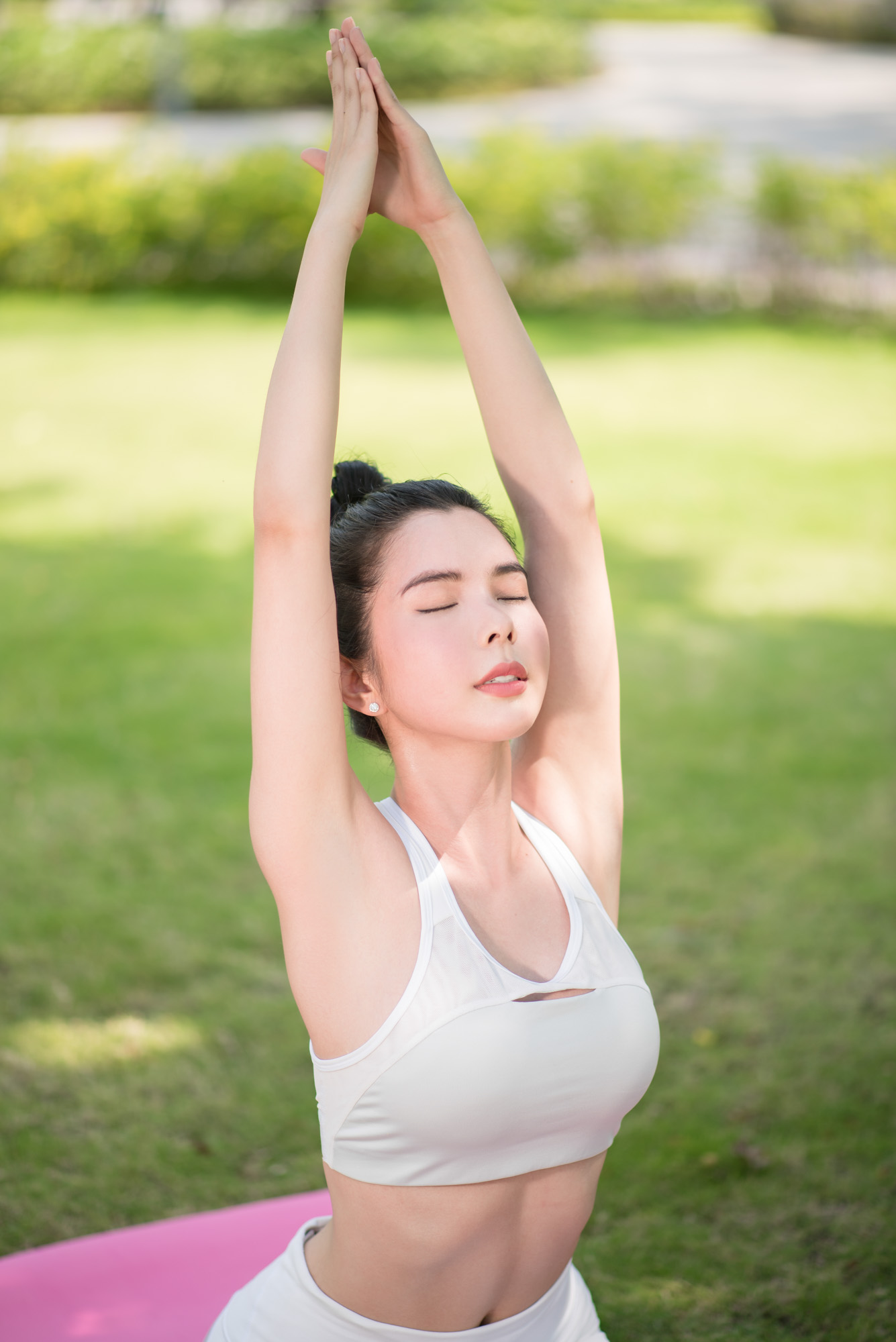 Hồ Ngọc Hà, Angela Phương Trinh tập yoga để có cơ thể gợi cảm - 8