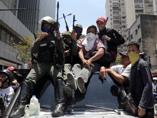 Venezuela cảnh báo sử dụng vũ khí nếu người biểu tình tràn vào phủ tổng thống