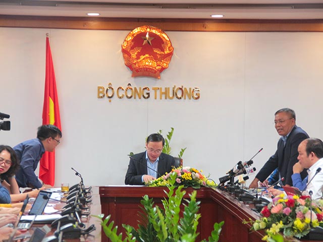 PGS.TS Ngô Trí Long: &#34;Biểu giá điện 6 bậc có lợi cho ngành điện&#34; - 2