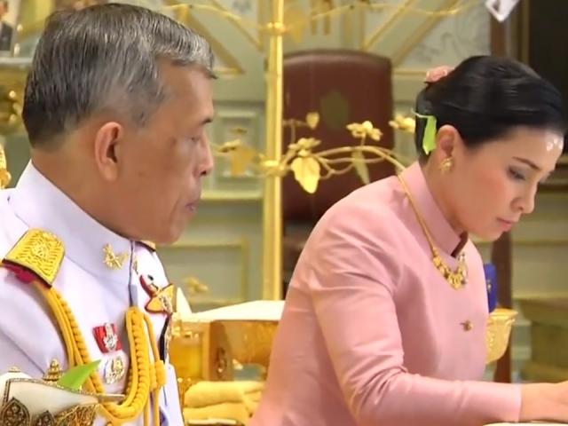Vua Thái Lan lập nữ tướng làm hoàng hậu ngay trước lễ đăng quang