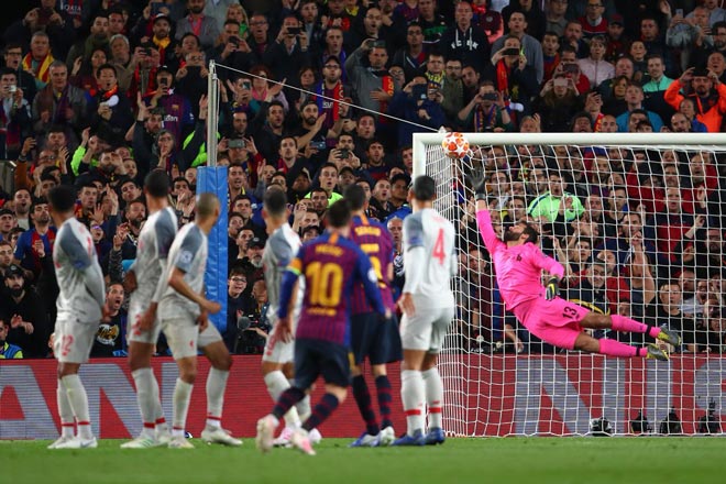 Messi là &#34;hung thần&#34; của Ngoại hạng Anh: MU hay ai là nạn nhân &#34;khổ&#34; nhất? - 1