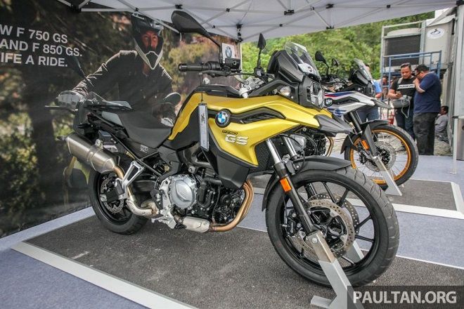 2019 BMW Motorrad F750 GS và R1250 RT có giá từ 400 triệu đồng - 1