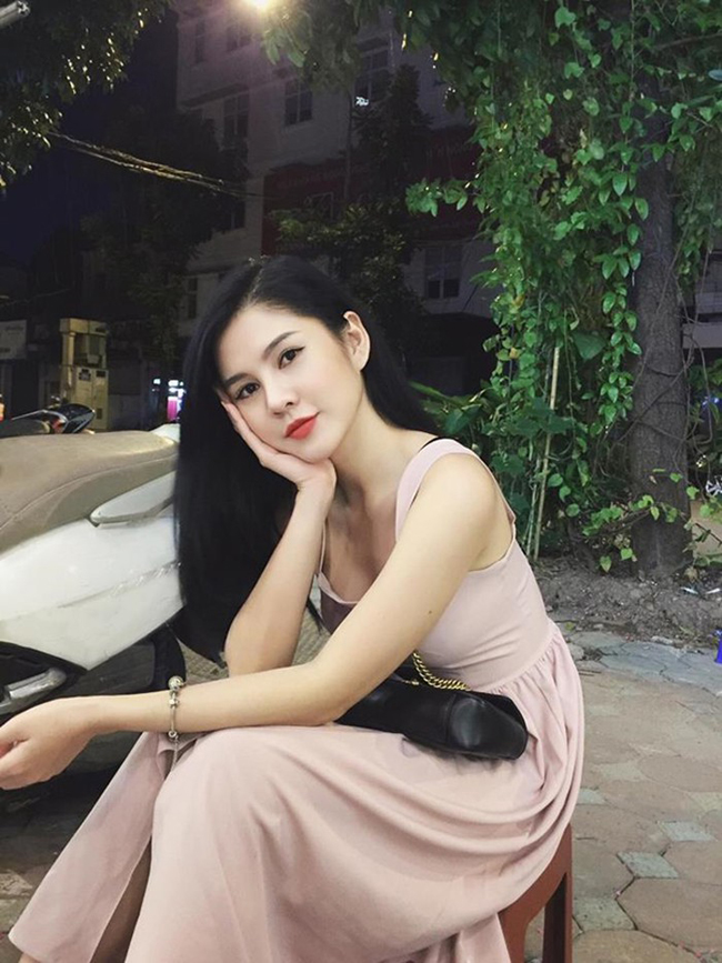 Xinh đẹp và đa tài là thế nhưng Thu Hoài cũng thừa nhận có điểm yếu là khá&nbsp;nóng tính, ngại tiếp xúc với người lạ.&nbsp;Thu Hoài từng thổ lộ:&nbsp;&#34;Trong chuyện tình cảm yêu đương, Hoài từ tốn bao nhiêu thì ở tình cảm với công việc, mình lại ôm đồm, tham lam bấy nhiêu&#34;.&nbsp;