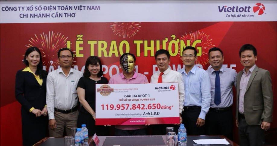 Người đàn ông Cà Mau trúng jackpot hơn trăm tỉ, đóng thuế gần 12 tỉ - 2