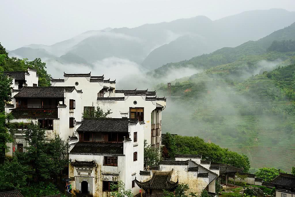 Ngôi làng cổ hiếm hoi còn sót lại ở TQ, du khách chấp nhận băng rừng vượt đèo để tới - 2