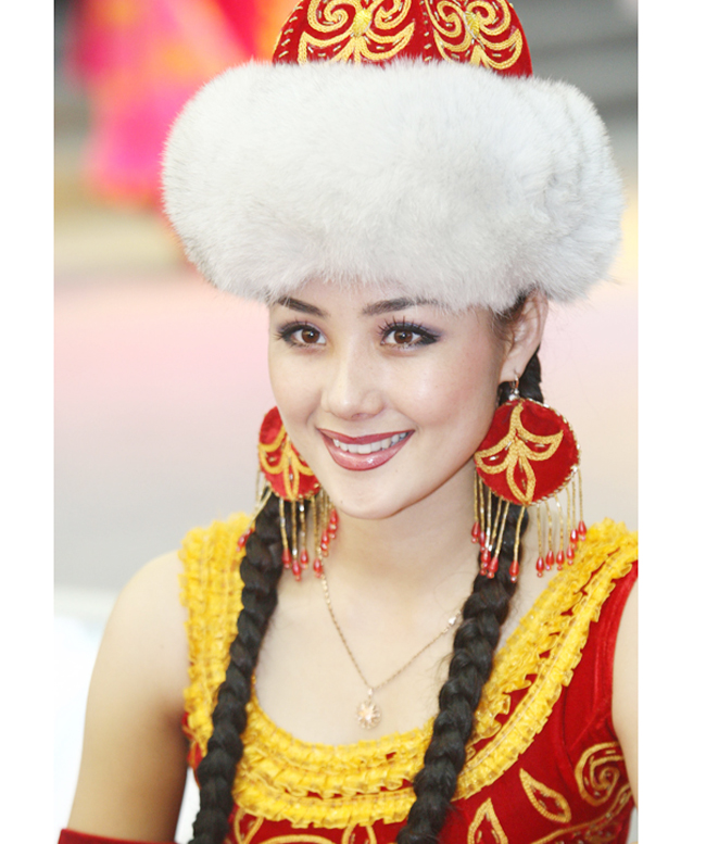 Chị em ở các dân tộc thiểu số Trung Quốc sở hữu nhan sắc vừa xinh đẹp, vừa khỏe khoắn, không hề kém cạnh dân tộc Hán. 