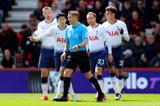 Tottenham bại trận, MU hy vọng: Đua top 4 Ngoại hạng Anh nghẹt thở ra sao? - 1