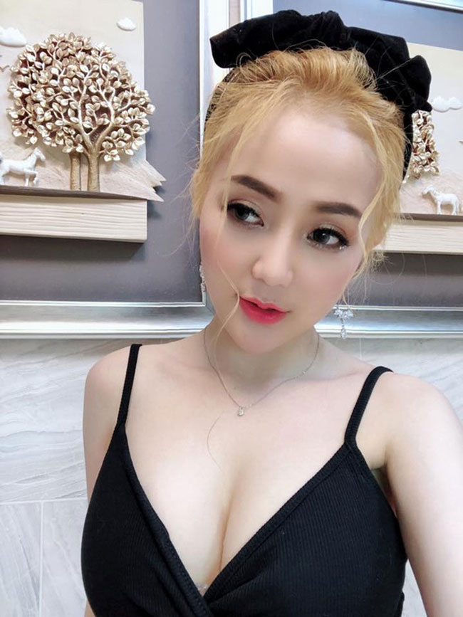 Dù rất trẻ những DJ Na không ngại theo đuổi hình tượng sexy, gợi cảm không kém mỹ nhân nào.