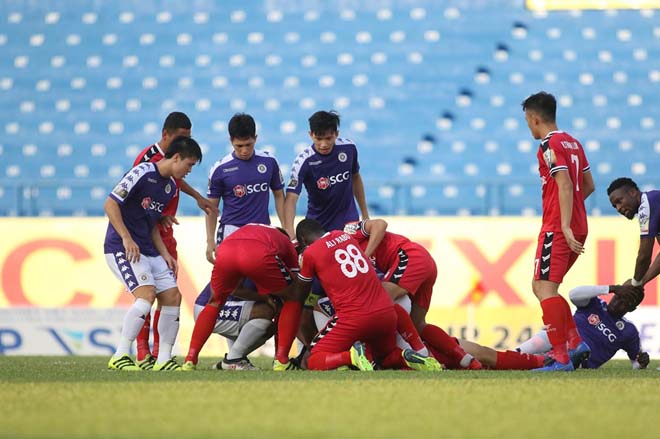 Nóng ở V-League: Sao Bình Dương va chạm kinh hoàng, vào viện cấp cứu - 14