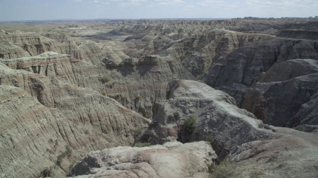 Badlands, Mỹ: Được đặt tên bởi bộ tộc bản địa Lakota, vùng đất Badlands ở bang South Dakota nổi tiếng với các cánh đồng hóa thạch rộng lớn.