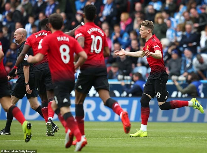 MU lập 2 kỷ lục buồn, dốc sức cổ vũ... Man City đoạt FA Cup - 1