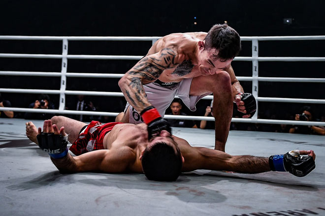 1 đá tiễn cao thủ &#34;đi ngủ&#34; MMA châu Á: Võ sỹ gốc Việt - Thanh Lê là ai? - 5