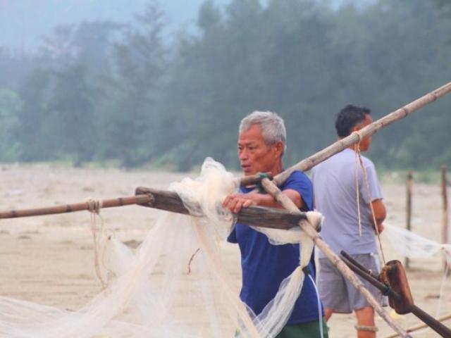 Săn ”lộc biển” với ngư cụ tự chế, ngư dân bỏ túi tiền triệu mỗi ngày