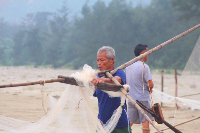 Săn &#34;lộc biển&#34; với ngư cụ tự chế, ngư dân bỏ túi tiền triệu mỗi ngày - 3