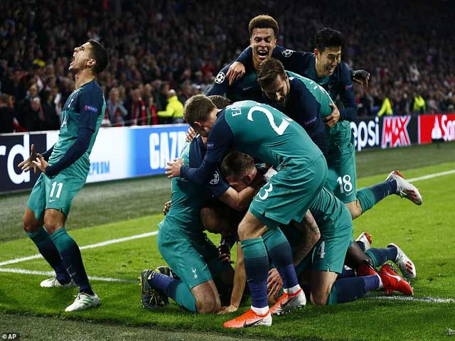 Tottenham ngược dòng hạ Ajax: Pochettino nghẹn ngào, đồng nghiệp ”chết lặng”