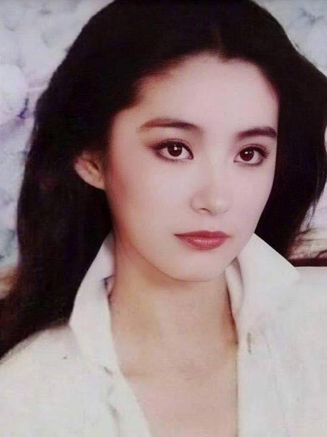 Lâm Thanh Hà từng được Châu Tinh Trì mời vào vai Long Nhi, con gái giáo chủ Thần Long giáo trong Lộc đỉnh ký 2: Thần Long giáo. Nữ diễn viên sinh năm 1954 từng được mệnh danh là "ngọc nữ màn ảnh" Đài Loan những năm 1980-1990.