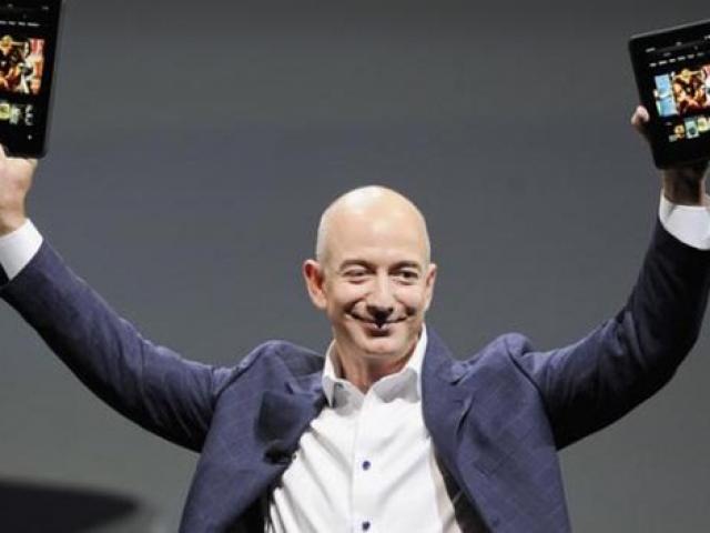 Sốc: ”Cày cuốc” cả đời cũng chỉ kiếm được số tiền bằng Jeff Bezos ”ngồi chơi” 15 phút