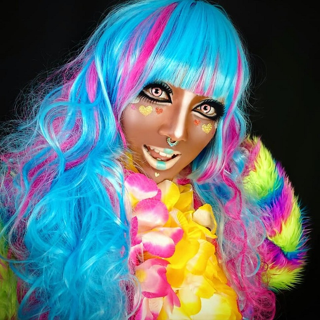 19. Ganguro, theo nghĩa đen có nghĩa là khuôn mặt đen của Hồi giáo, là một xu hướng thời trang nơi các cô gái Nhật Bản bước sang một thái cực mới.