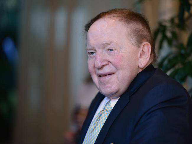 Sheldon Adelson là nhà tài trợ cho các chính trị gia Đảng Cộng Hòa, Mỹ. Ông từng chi 17 triệu USD tài trợ&nbsp;cho chính tri gia&nbsp;Gingrich trong chiến dịch tranh cử tổng thống năm 2012.