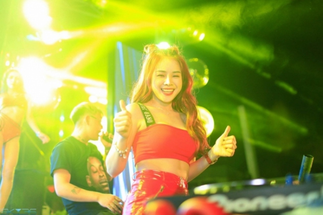 Mie Tiểu My là cái tên trẻ nhất trong số những nữ DJ nóng bỏng từng tham gia The Remix. Trong mùa giải The Remix New Generation 2017, Mie xuất hiện với vai trò DJ trong team nam ca sĩ Mai Tiến Dũng.