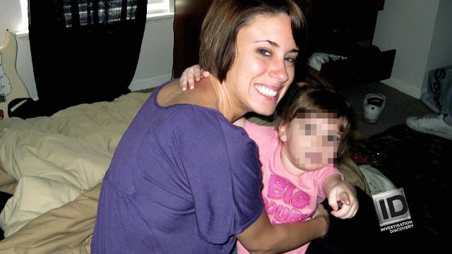 Vụ bé gái 3 tuổi chết bí ẩn và kết cục gây chấn động: Chiếc xe có mùi lạ - 1