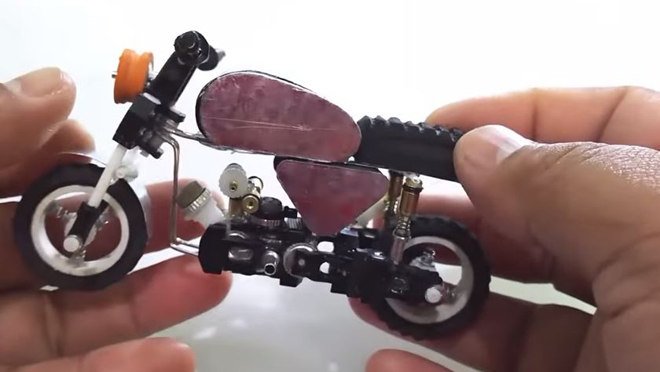 Video: Dạy bạn cách làm xe máy đồ chơi siêu thú vị - 1