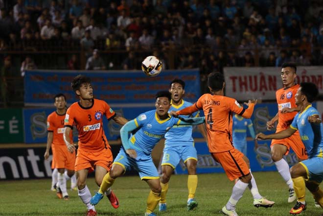 Đà Nẵng - Khánh Hòa: Kịch chiến thẻ đỏ, nghiệt ngã penalty phút 90 - 1