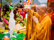 Tin tức trong ngày - Độc đáo nghi lễ tắm Phật chùa Tam Chúc, mừng Đại lễ Phật đản Vesak 2019