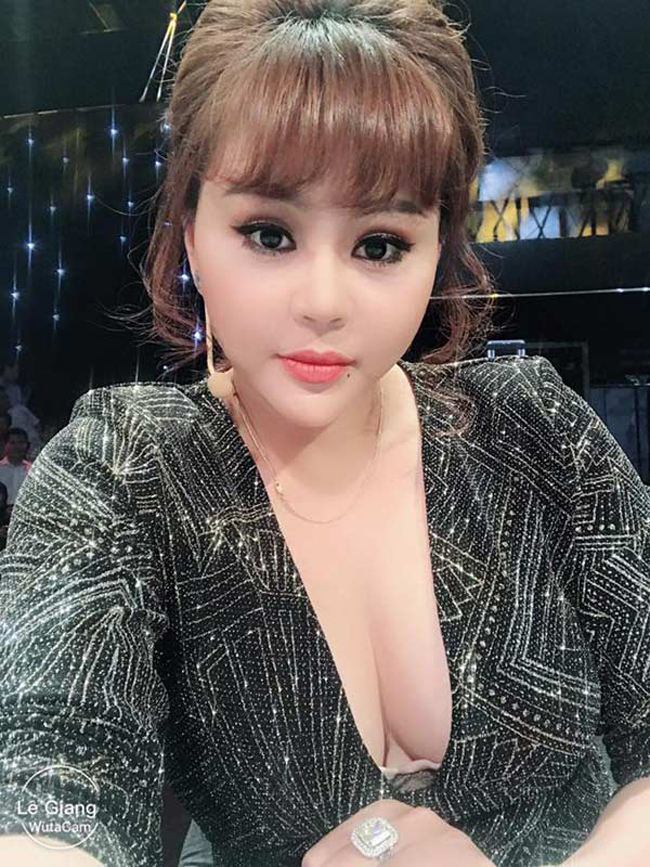 Hình thể sexy giúp Lê Giang thu hút sự chú ý mỗi khi xuất hiện.