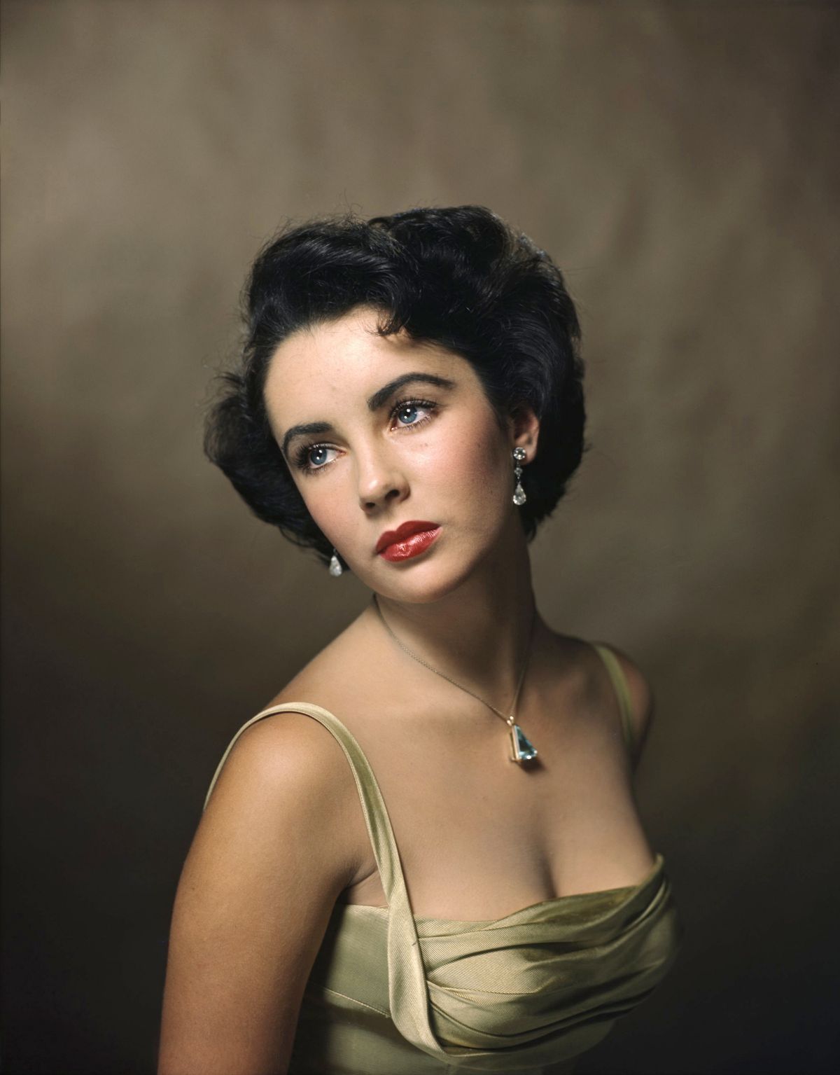 Cách giảm cân kỳ lạ của &#34;huyền thoại mắt tím&#34; Elizabeth Taylor - 2