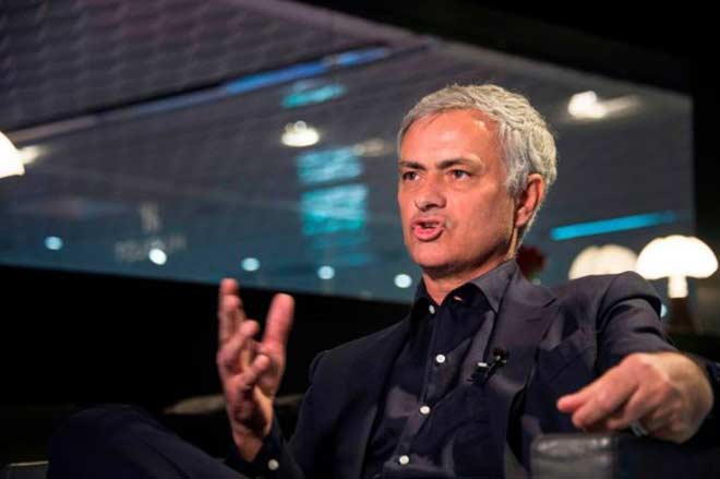 Mourinho lật tẩy nội loạn ở MU: Nói gì về tin đồn Pogba &#34;lật ghế&#34;? - 1
