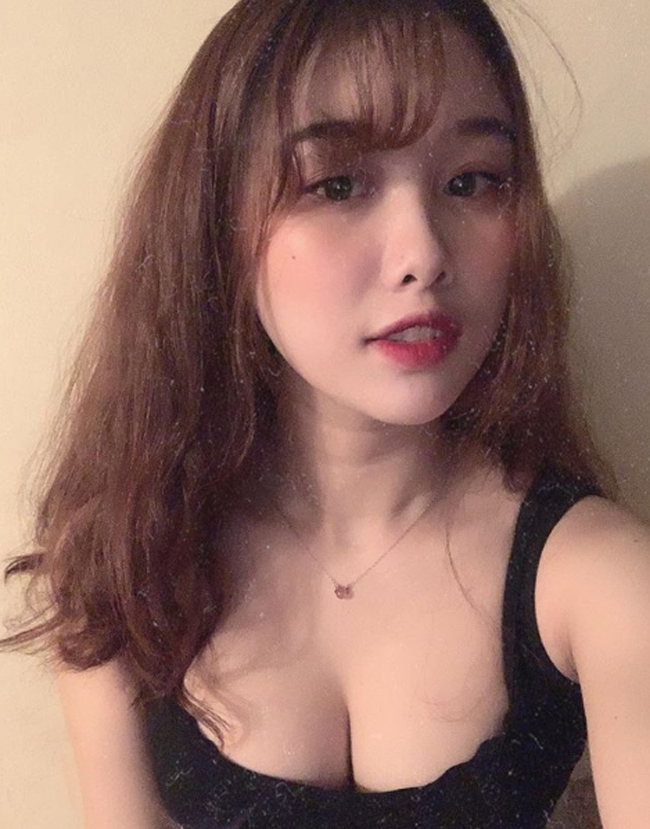 Trên Instagram gần đây, Trang Nhung cũng cập nhật một số bức ảnh sexy khác. 