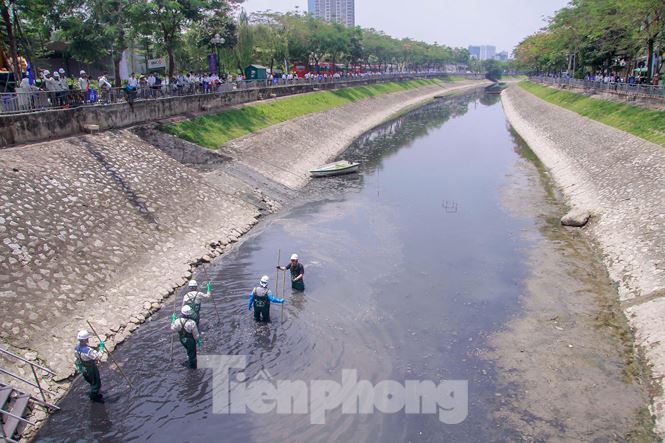 Hà Nội bắt đầu làm sạch sông Tô Lịch bằng &#39;bảo bối&#39; của Nhật - 1