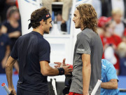 Thể thao - Federer - Tsitsipas: &quot;Tàu tốc hành&quot; rút lui vì chấn thương chân phải